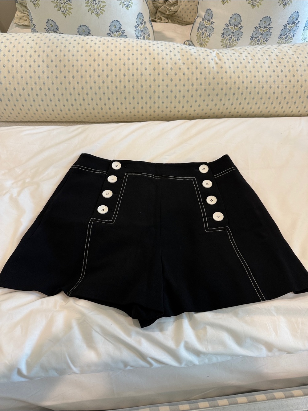 Black High-Waist Button Accent Women’s Shorts